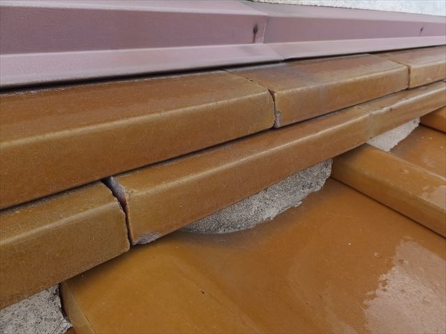 壁と屋根の取り合い部分ののし瓦